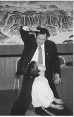Master Wan treating Japanese patient with emitted Qi