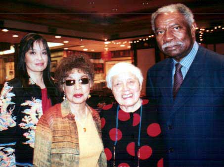 AALDEF executive director Margaret Fung greets actress Ruby Dee, honoree Grace Lee Boggs, and actor Ossie Davis